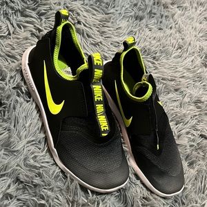 Kids Nike Flex Runner • EUC